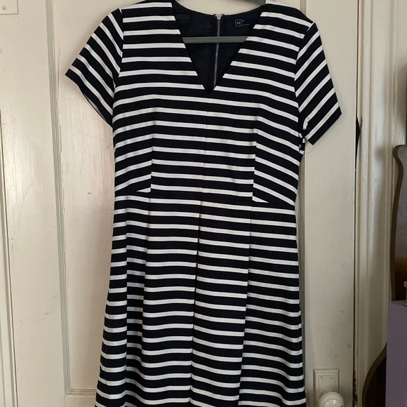 Blue & white short sleeve dress - Picture 2 of 4